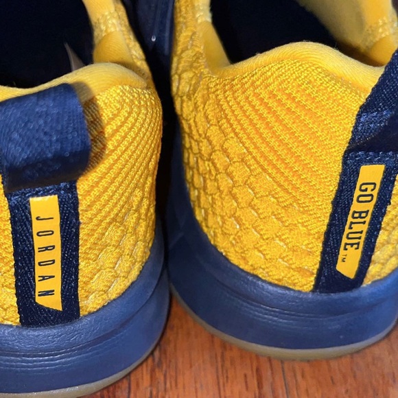Jordan 2 Flyknit Michigan - Picture 5 of 6